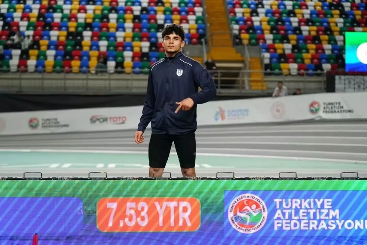 Timur Er, U18 Türkiye Rekoru Kırdı