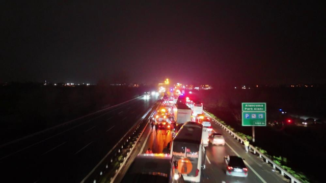 Otoyoldaki feci kazada tır sürücüsü yaşananları anlattı: 'Gelen vurdu, giden vurdu'