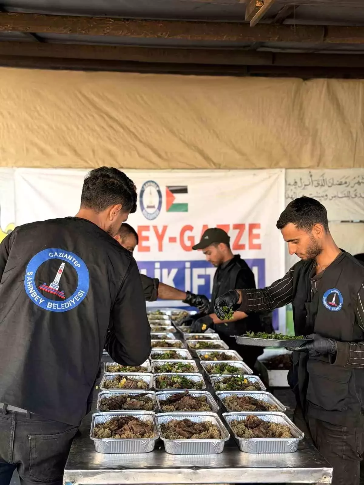 Şahinbey Belediyesi\'nden Gazze\'de kardeşlik iftarı