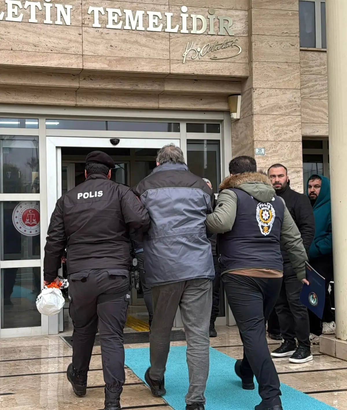 Muğla\'da Hakaret Davası: 8 Gözaltı