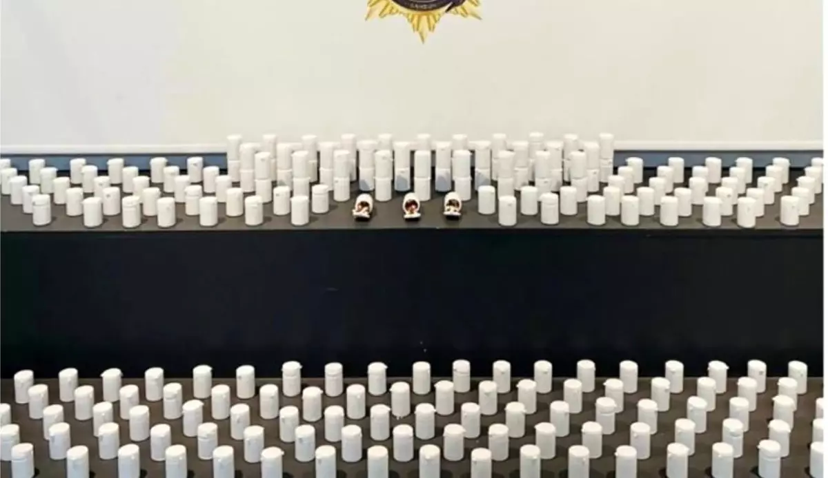 Samsun\'da Narkotik Operasyonu: 9 Bin Sentetik Ecza Ele Geçirildi