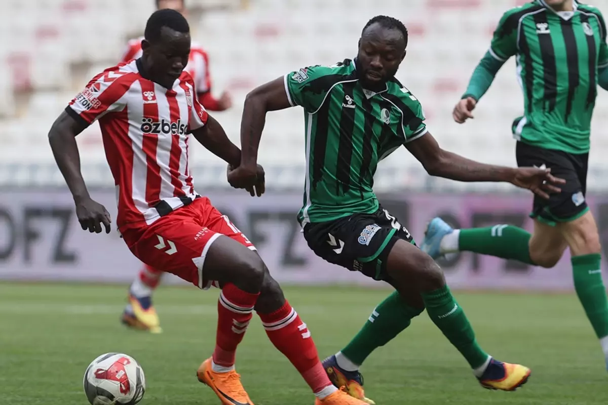 Taraftarın tesisi basması sonrası çıktıkları ilk maçta şov yaptılar