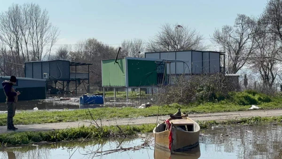 Uluabat Gölü Taştı: Tiny House\'lar Su Altında