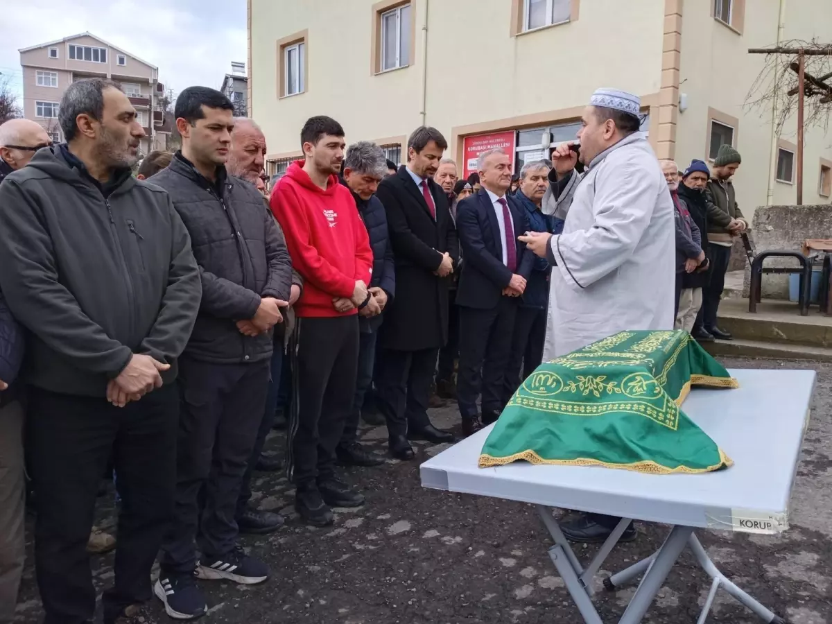 Futbolcu Fırat Çelikol\'un Bebeği Hayatını Kaybetti