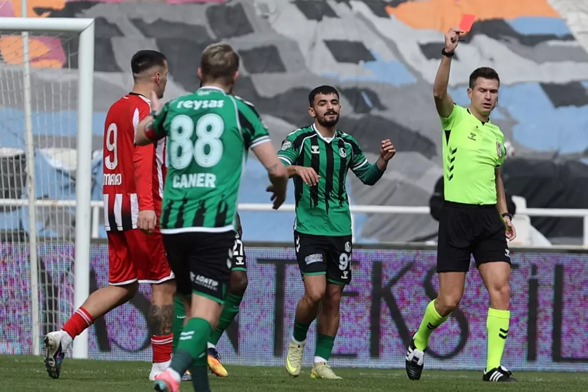 12 maçta 4 kırmızı kart gören Caner Erkin\'i şoke eden karar