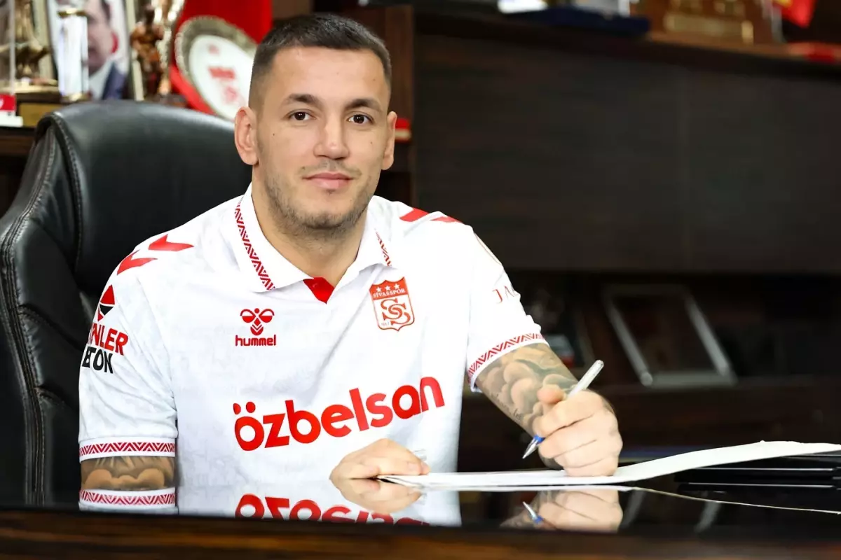 40 yıllık Sivaslı gibi! Rey Manaj\'ın futbolu bıraktıktan sonra yapmak istediği iş dikkat çekti