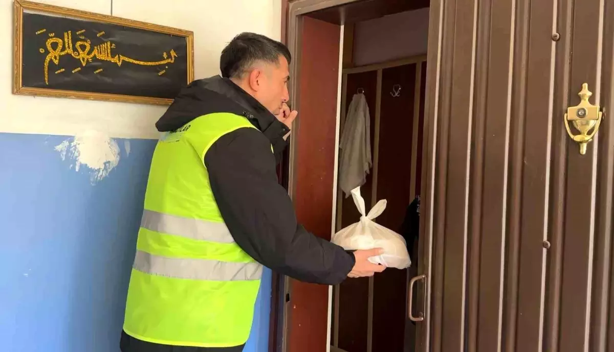 Başkan Özdoğan\'dan Hacılar\'da Ramazan dayanışması