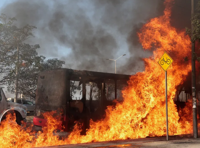 Bir nokta atışı daha! Bu fotoğraf ülkedeki yangını körükleyecek