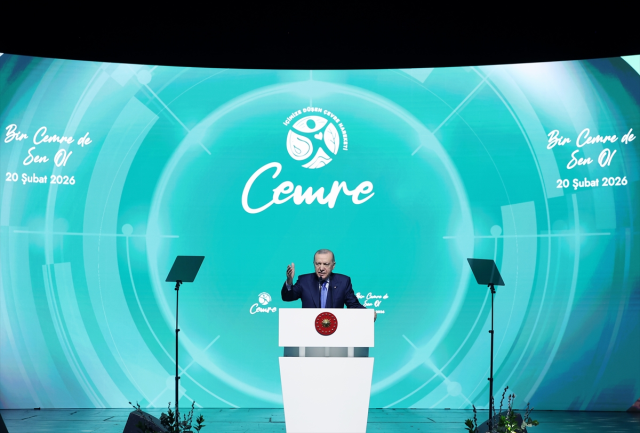 Cumhurbaşkanı Erdoğan, 'Cemre Vakfı Tanıtım Programı'nda konuştu! Ünlü akını yaşandı
