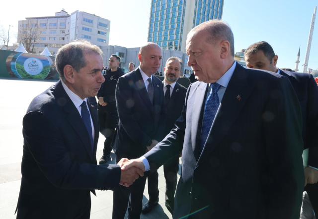 Cumhurbaşkanı Erdoğan, 'Cemre Vakfı Tanıtım Programı'nda konuştu! Ünlü akını yaşandı