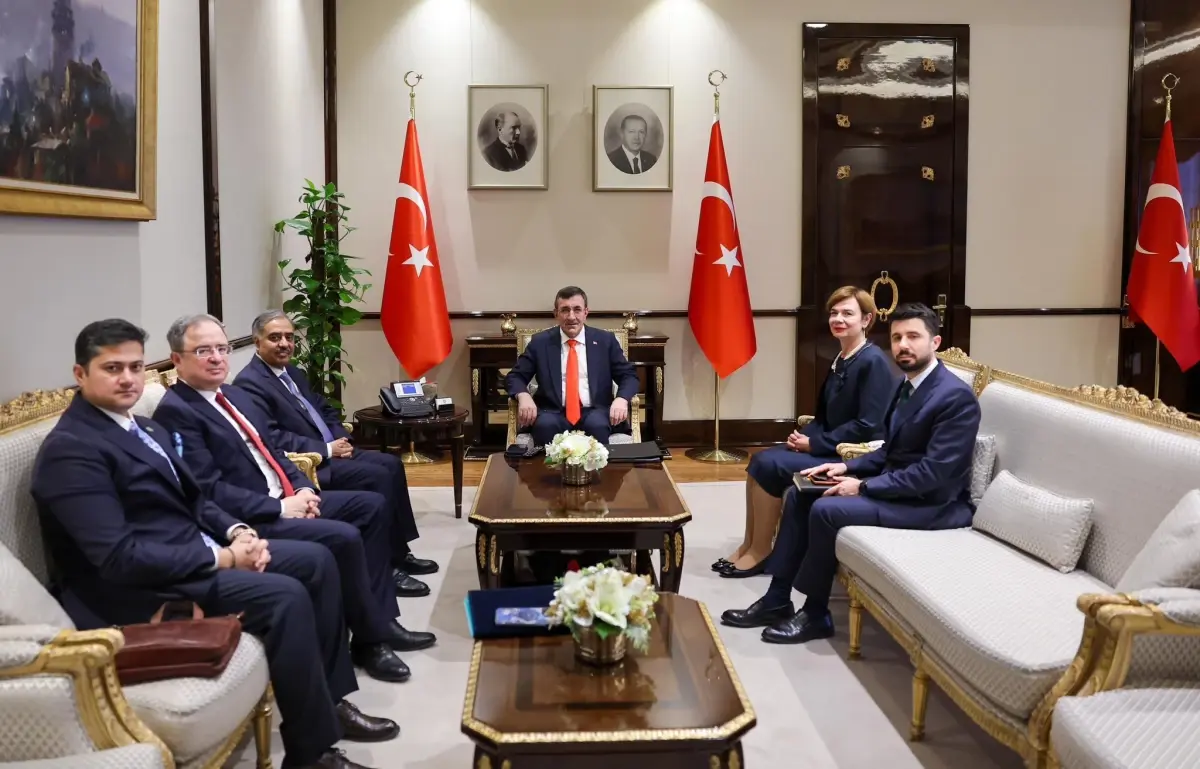 Yılmaz ve D-8 Genel Sekreteri Görüşmesi