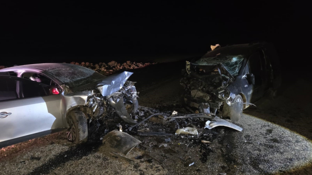 Diyarbakır'da iki otomobil çarpıştı: 5 ölü, 2 yaralı