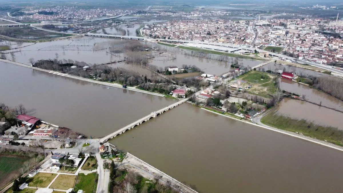 Edirne\'de Nehir Debisi Düşüyor