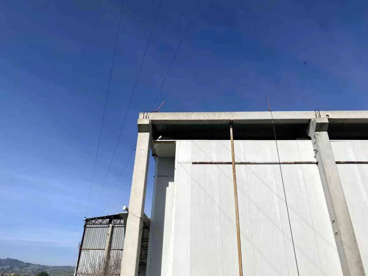 Alaşehir\'de Kaynak Yaparken Elektrik Çarpmasıyla Öldü