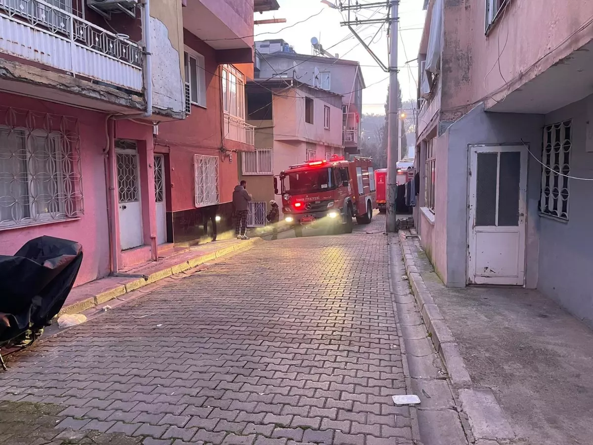İzmir\'de Müstakil Evde Yangın
