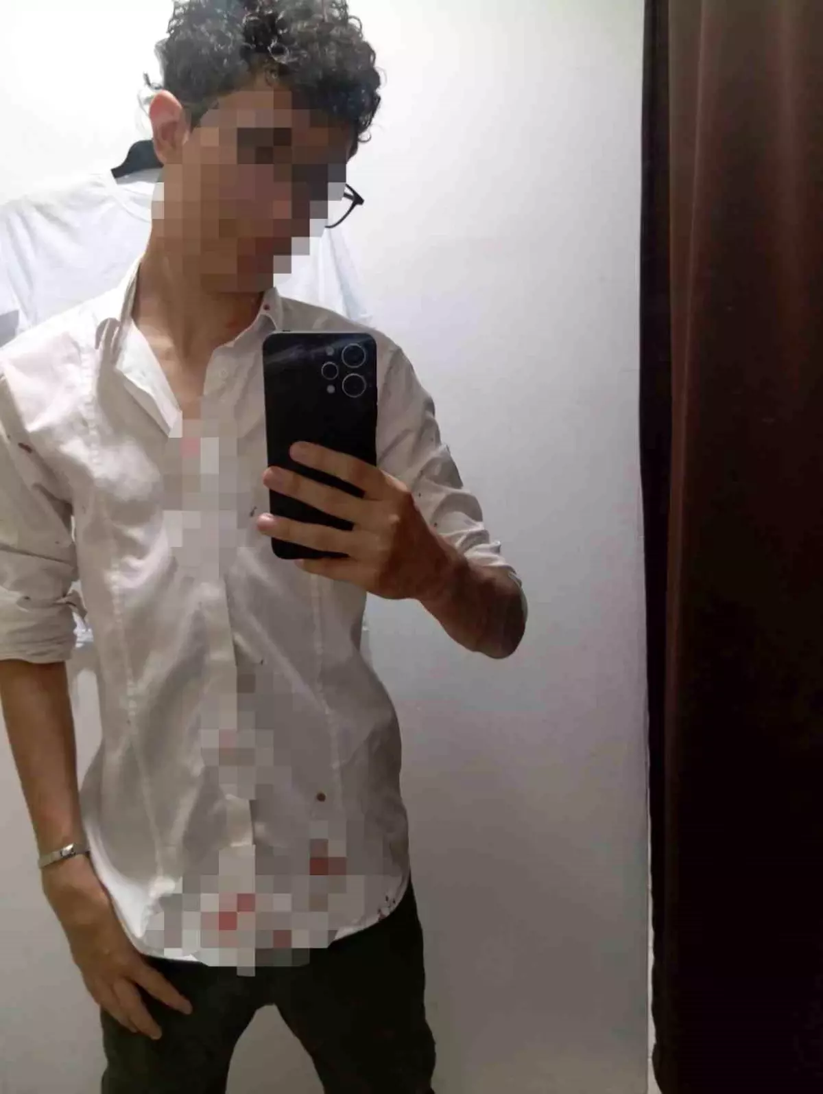 Küçükçekmece\'de 16 yaşındaki çocuğu "fotoğraf çektin" iddiasıyla darbettiler