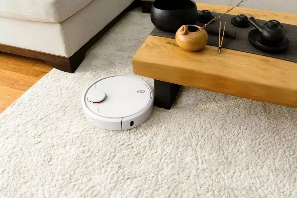 Robot süpürgenin ayarlarıyla oynarken yanlışlıkla 24 ülkeden 7 bin kamerayı ele geçirdi