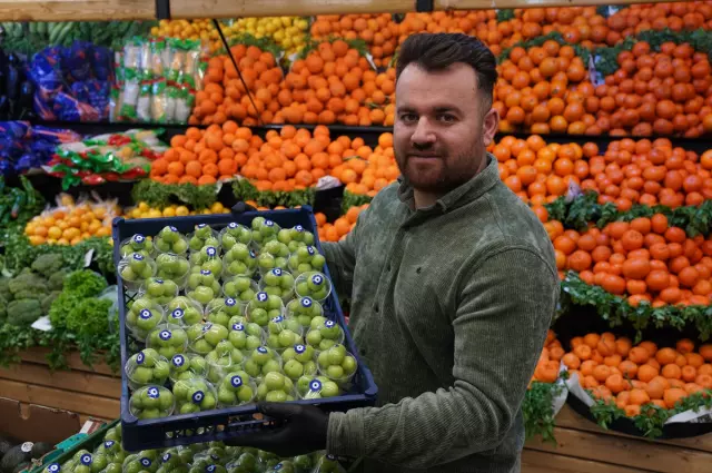 Türkiye'den aldığı yeşil eriği ülkesinde kilosu 500 dolardan satıyor Türkiye'den aldığı yeşil eriği ülkesinde kilosu 500 dolardan satıyor