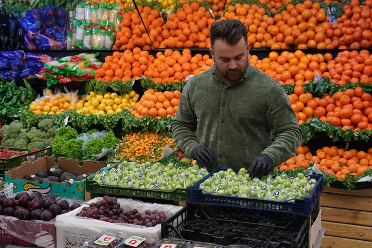 Türkiye\'den aldığı yeşil eriği ülkesinde kilosu 500 dolardan satıyor
