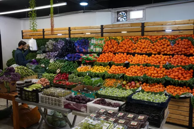 Türkiye'den aldığı yeşil eriği ülkesinde kilosu 500 dolardan satıyor Türkiye'den aldığı yeşil eriği ülkesinde kilosu 500 dolardan satıyor