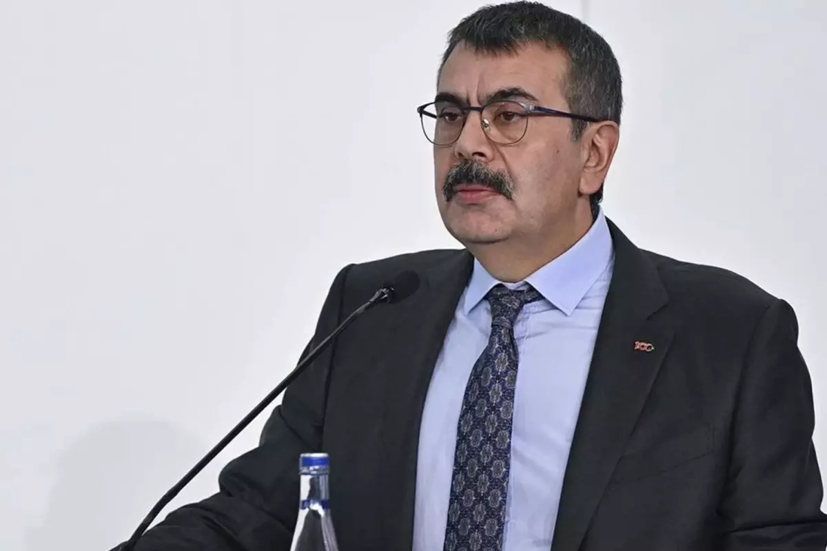 Bakan Tekin: Bildiri yayınlayan 168 kişi için dava açtık