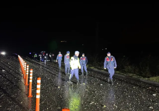 Balıkesir'de F-16 savaş uçağı düştü! Bir pilotumuz şehit oldu Balıkesir'de F-16 savaş uçağı düştü! Bir pilotumuz şehit oldu