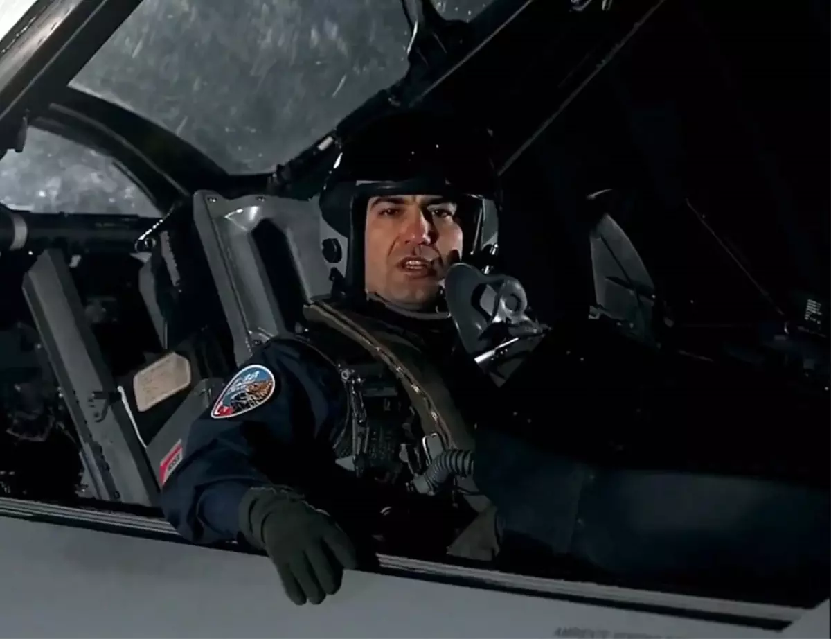 Balıkesir\'de kaza kırıma uğrayan F-16 uçağının enkazı kaldırılıyor