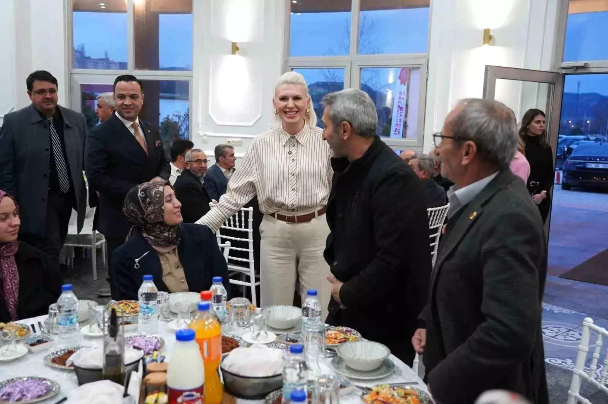 Başkan Subaşı, muhtarlarla iftarda buluştu