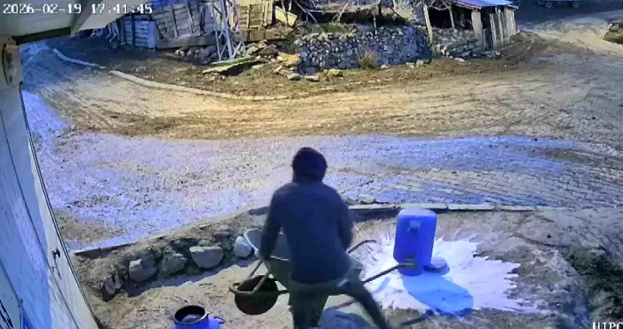Amasya\'da Süt Dökme Anları Kamera Kaydında