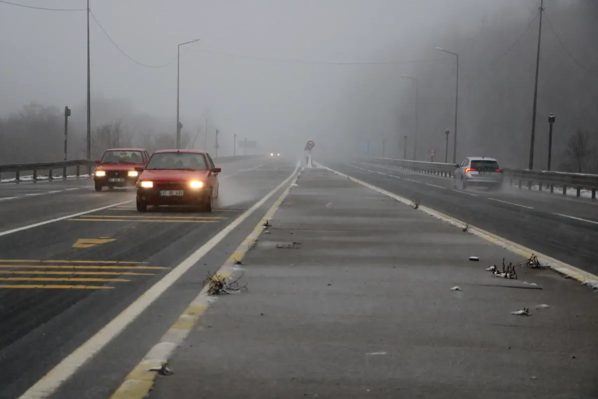 Bolu Dağı\'nda Kar ve Sis Etkili