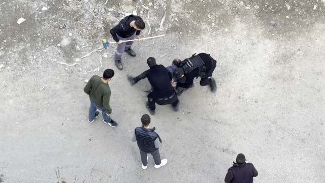 Diyarbakır'da mahalleliyi ayağa kaldıran zihinsel engelli şahıs yakalandı