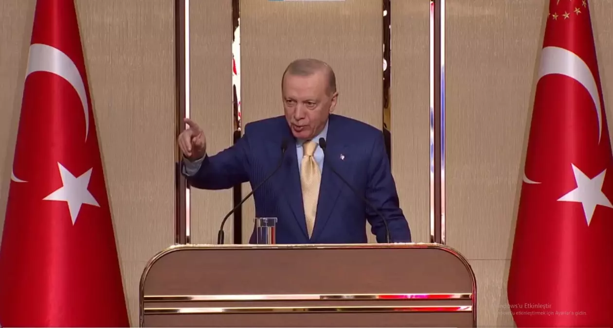 Erdoğan, açılan formayı görünce konuşmasını böyle kesti