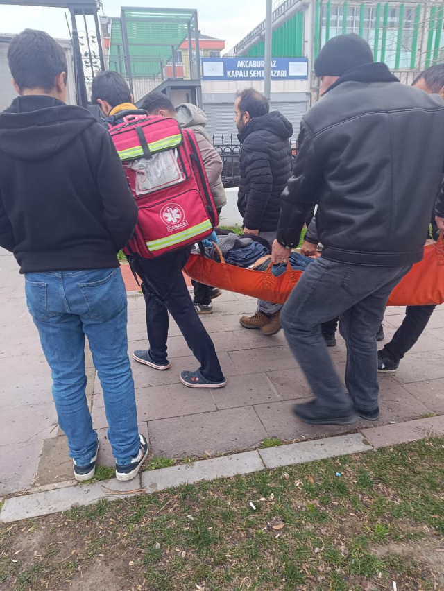 Esenyurt'ta bir kişi parkta önce karısını sonra kendini silahla vurdu: 2 yaralı