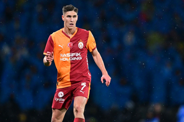 Galatasaraylı yıldızın babası açıkladı: Liverpool'dan teklif aldık