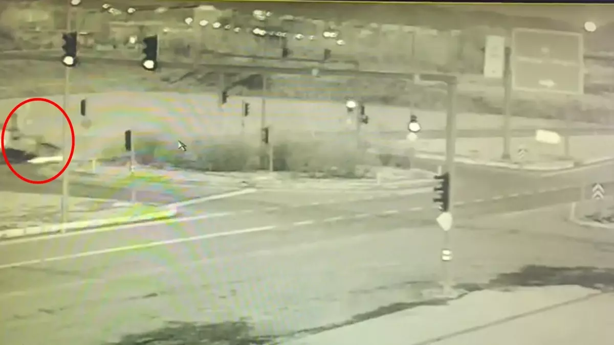 Bingöl\'de Trafik Kazası: Sürücü Yaralandı