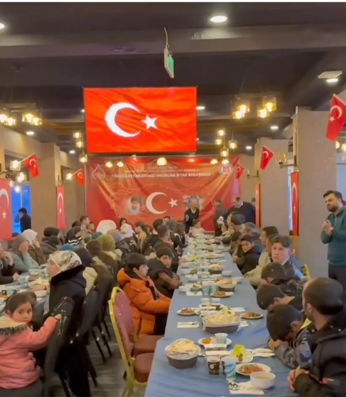 Özalp\'ta Yetimlerle İftar Programı