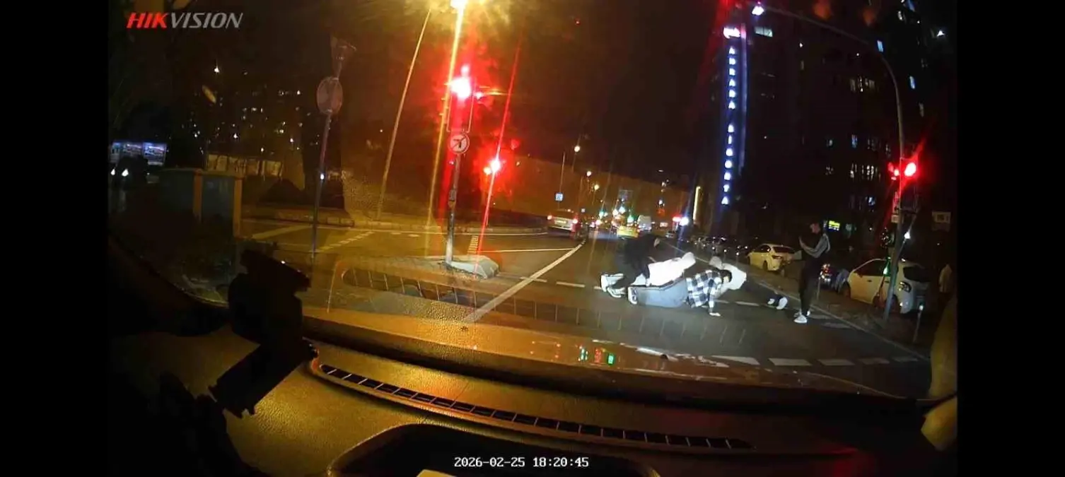 Üsküdar\'da Gençlerden Şınav Performansı