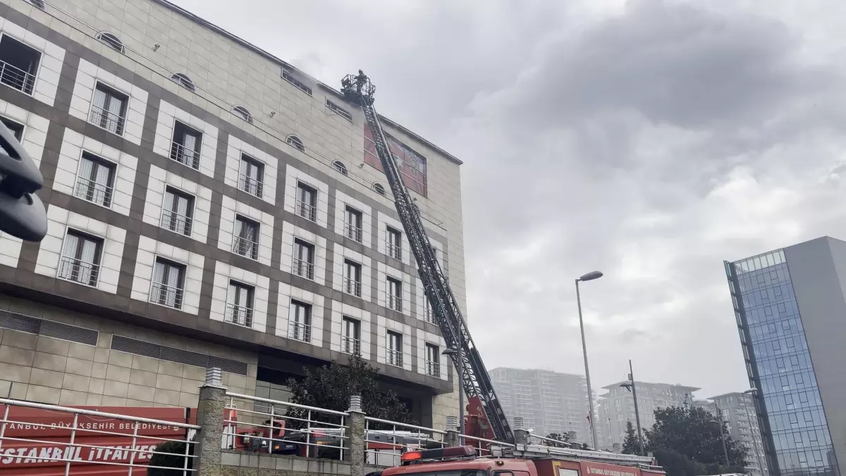 Merter Polisevi'nde çıkan yangın söndürüldü