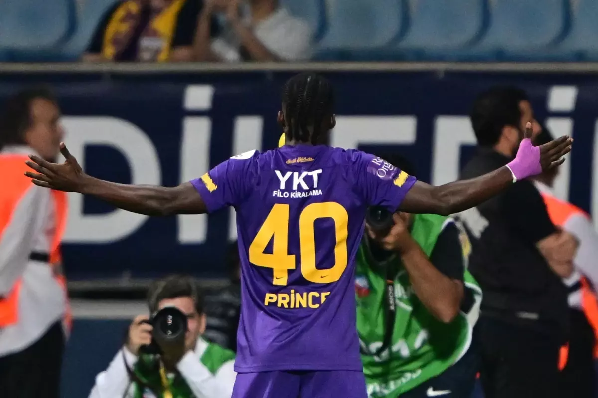 Şampiyonluğun baş kahramanlarındandı, Süper Lig\'e veda etti