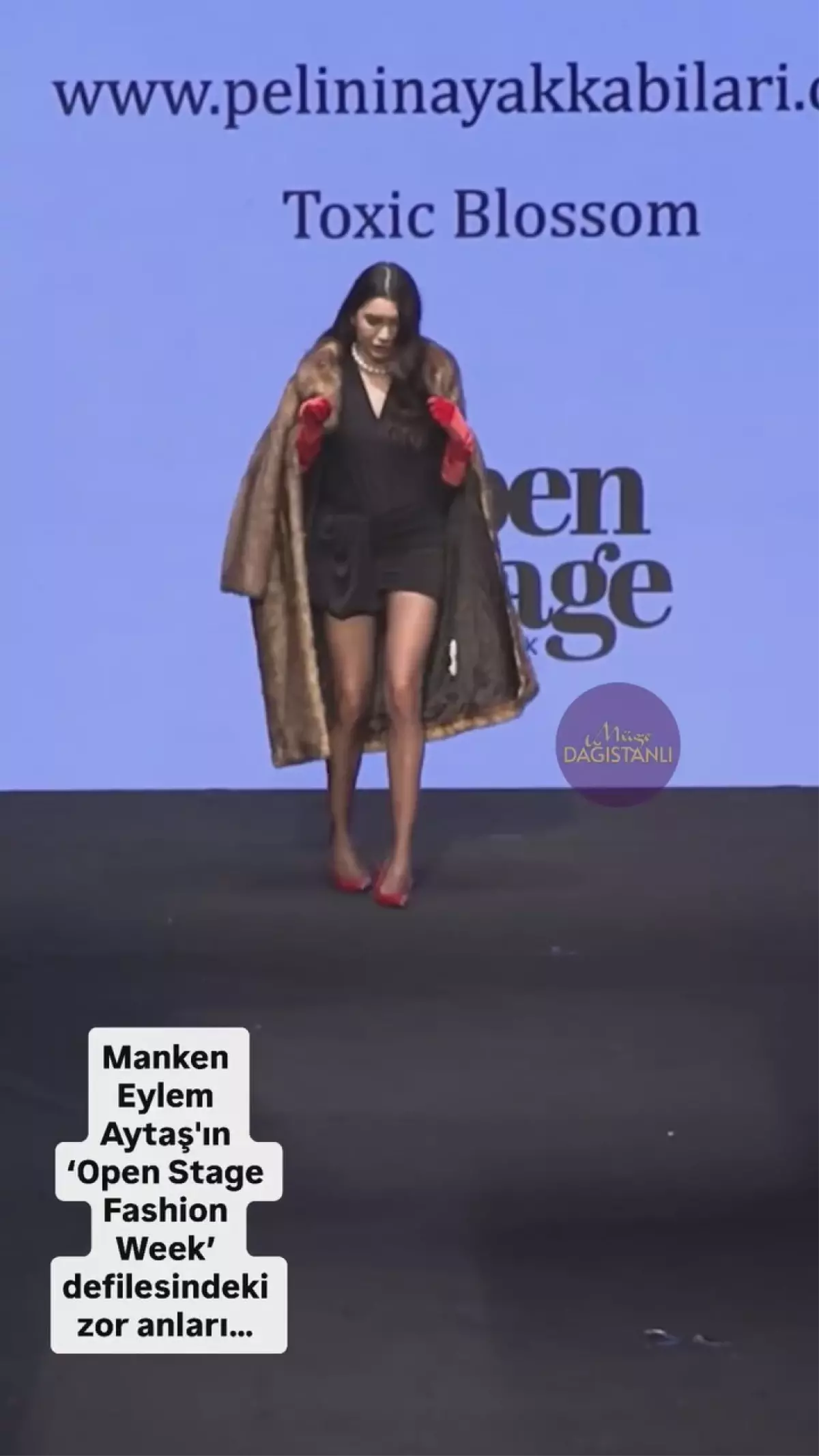 Ünlü mankenin podyumda zor anları! Bir adım bile atamadı