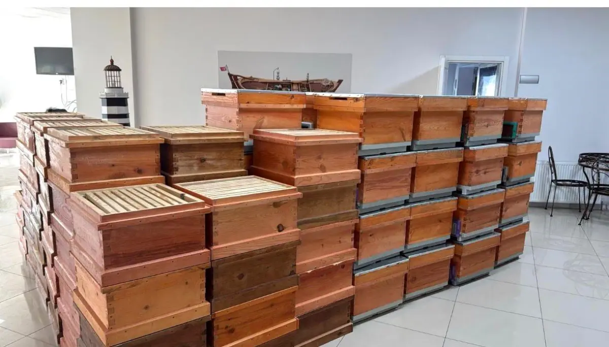 Arıcılık kursiyerlerine kovan desteği