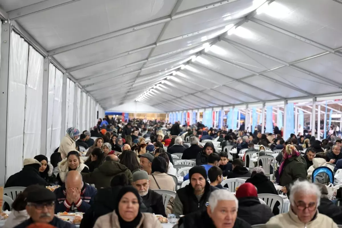 Aydınlılar Büyükşehir Belediyesi\'nin iftar sofralarında buluşuyor