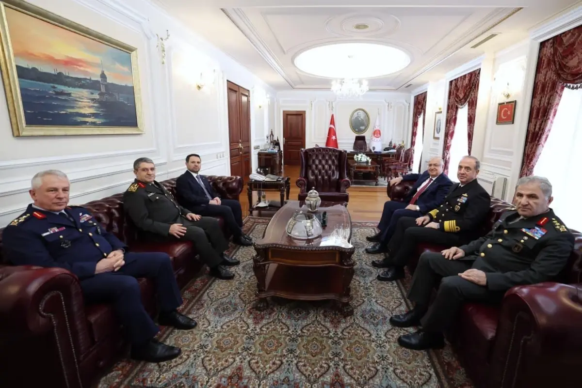 Savunma Bakanı\'ndan Adalet Bakanı\'na Ziyaret