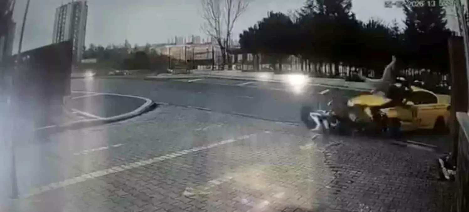 Başakşehir\'de Motosiklet-Taksi Kazası