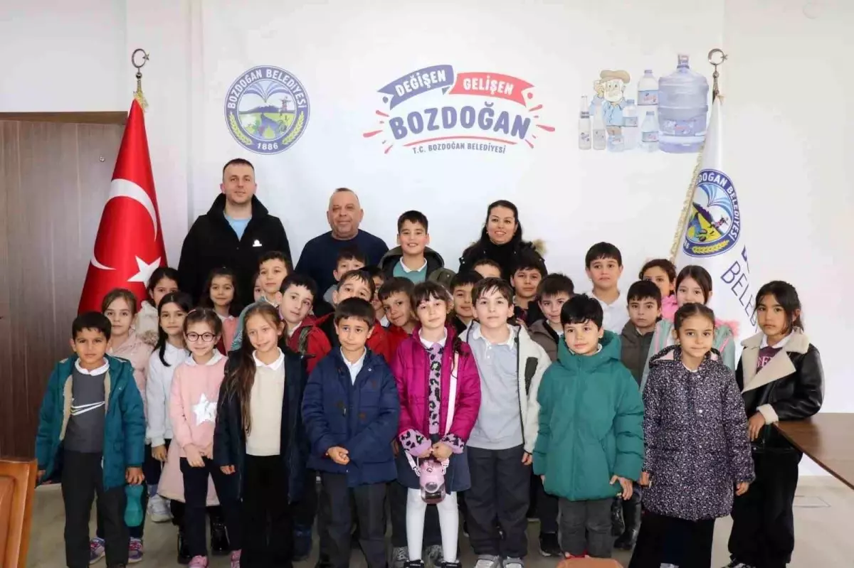 Başkan Özel, minik öğrencilerle bir araya geldi