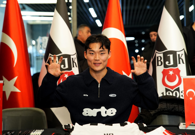 Beşiktaşlı taraftarlar, Hyeon-gyu Oh imza gününe akın etti
