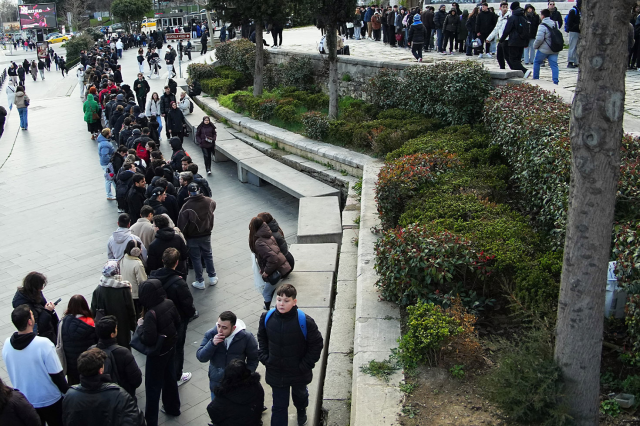 Beşiktaşlı taraftarlar, Hyeon-gyu Oh imza gününe akın etti