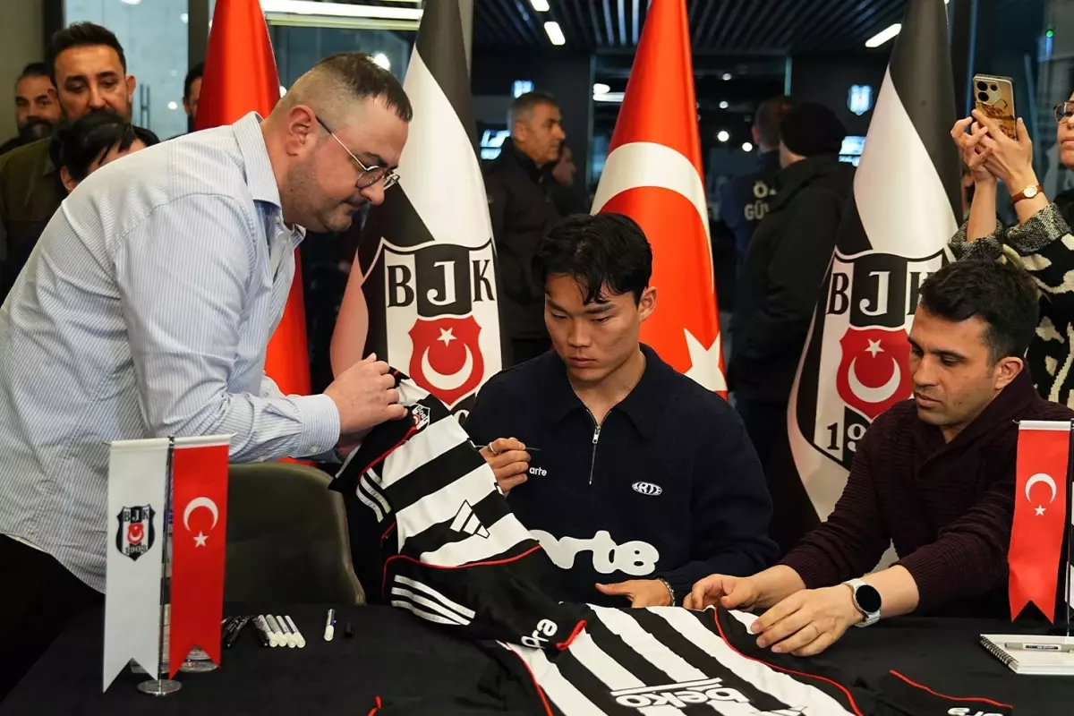 Beşiktaşlı taraftarlar, Hyeon-gyu Oh\'un imza gününe akın etti