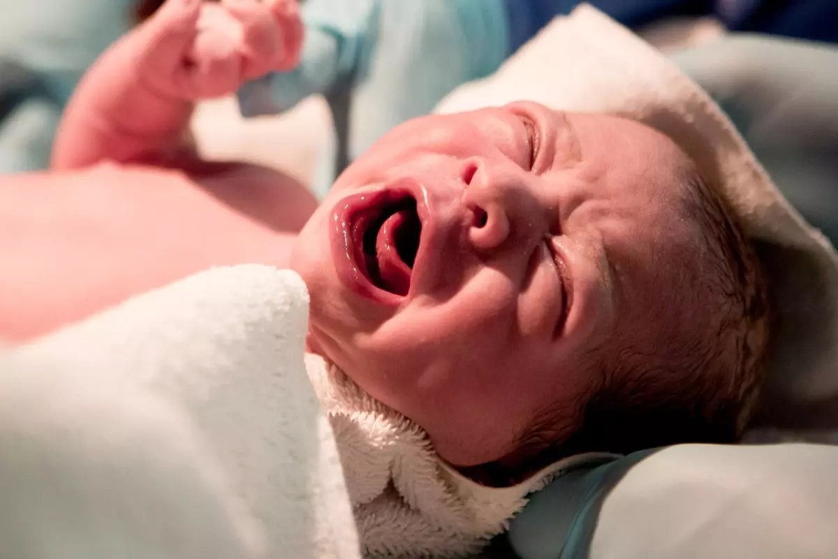 Bir ilimiz bu olayı konuşuyor! Çocuğunu hastanede çocuk özlemi çeken adama verdi