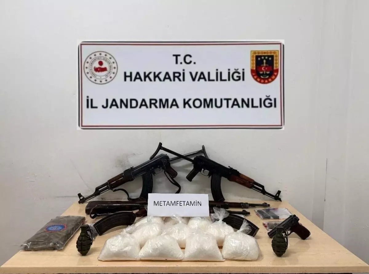 Hakkari\'de Uyuşturucu ve Silah Operasyonu